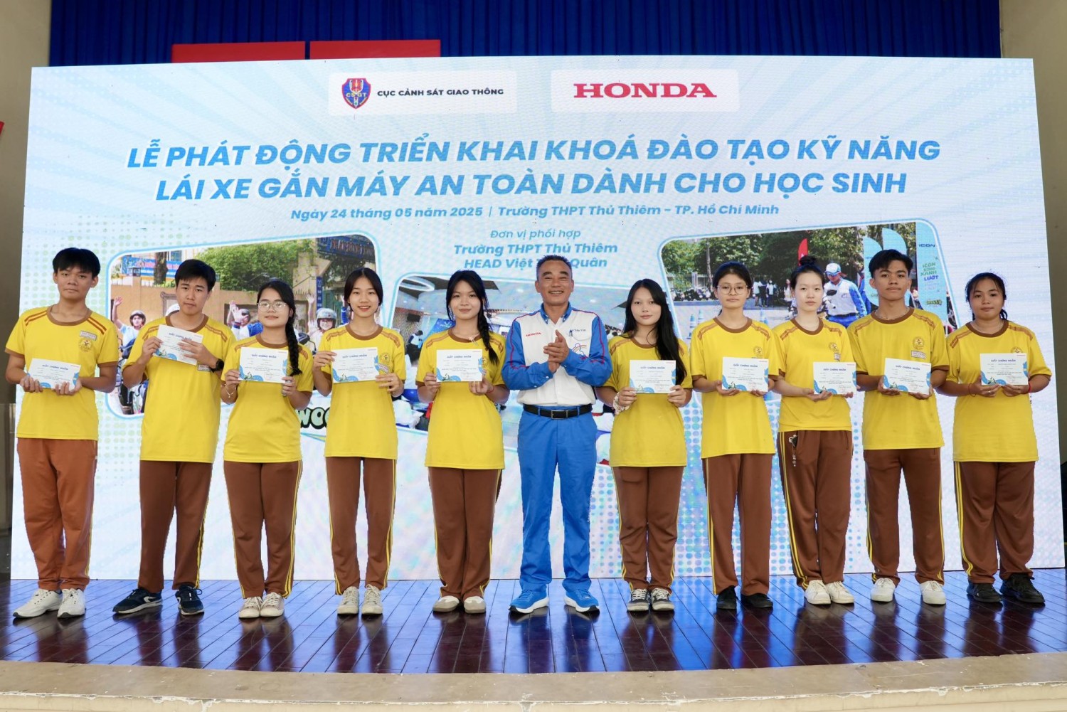 THPT Huỳnh Thúc Kháng - Điểm dừng chân tiếp theo của chuỗi đào tạo "Kỹ Năng Lái Xe Gắn Máy An Toàn Dành Cho Học Sinh" từ Honda Việt Nam!